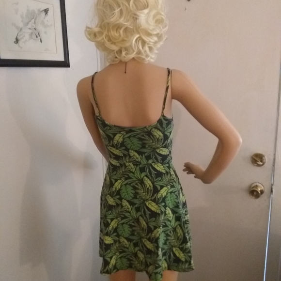 "Divided" Tropical Dress - Picture 4 of 5